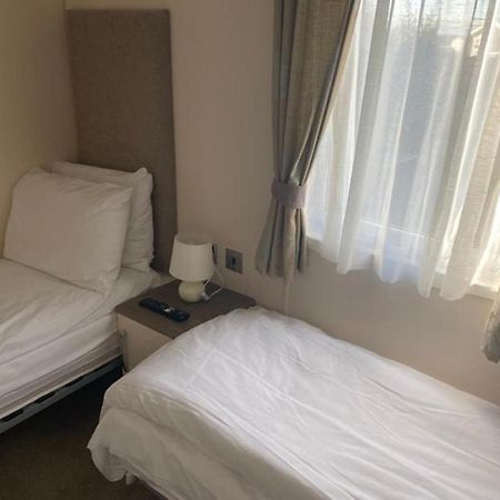2 Bed, 2 Bath Lodge Style Caravan With Hot Tub & Private Garden At Patrington Haven Leisure Park Экстерьер фото