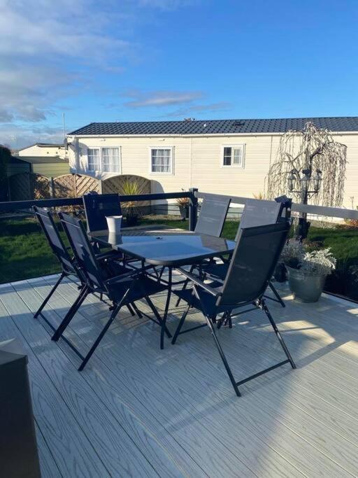 2 Bed, 2 Bath Lodge Style Caravan With Hot Tub & Private Garden At Patrington Haven Leisure Park Экстерьер фото